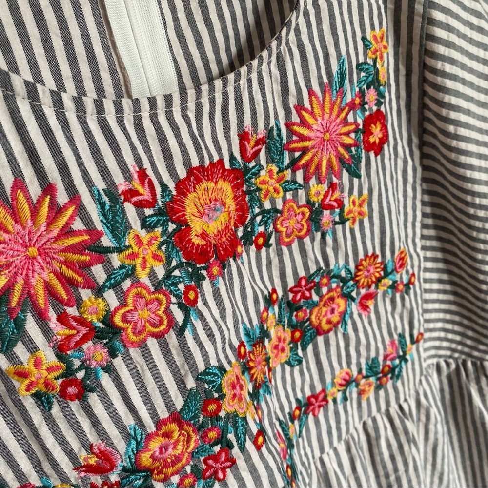 Savanna Jane Gray and White seersucker Embroidered Floral Dress - Picture 3 of 9